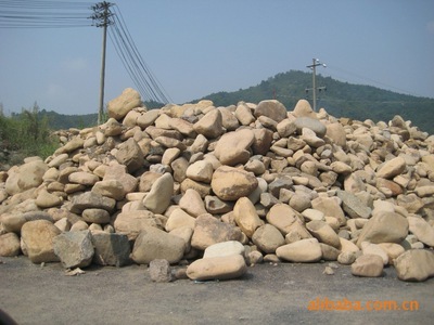 大小鵝卵石、礫石與碎石 林軍個體經營的優質供應與專業加工